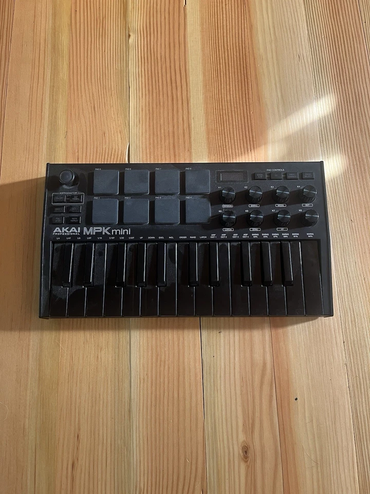 Akai Mini MPK3 Portable Midi Controller  Black - Image 1 of 1
