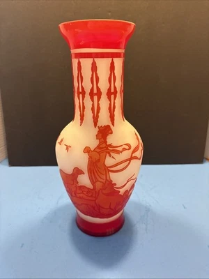 Винтажная Пекинская Стеклянная Китайская Стеклянная Ваза с Камеей - Белая С Красной Наложенной Текстурой (Коробка O) - Изображение 1 из 4