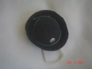 Vintage SCHWARZER FILZHUT für 8 Zoll / KLEINE PUPPE - Reiter / Bowler / Derby? KINNRIEMEN - Bild 1 von 5