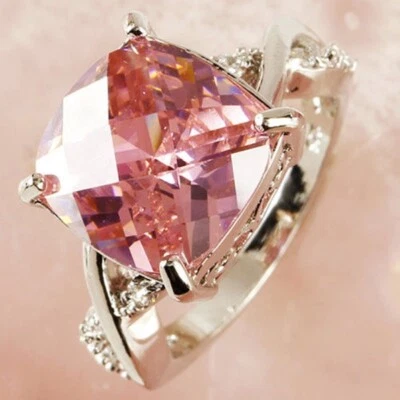 Impresionante anillo de boda de compromiso de oro blanco de 14 quilates creado en laboratorio con cojín rosa de 4,00 quilates  Foto 1 de 4