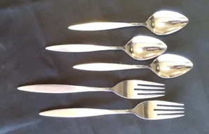 WINTERSONG Oneida Oneidacraft Deluxe Stainless 3 Teaspoon & 2 Fork 7 3/8  inches - Picture 1 of 2