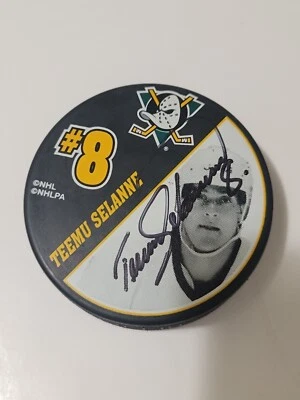 Disco de hockey firmado de colección Teemu Selanne 8 y Paul Kariya 9 Anaheim Mighty Ducks NHL Foto 1 de 4