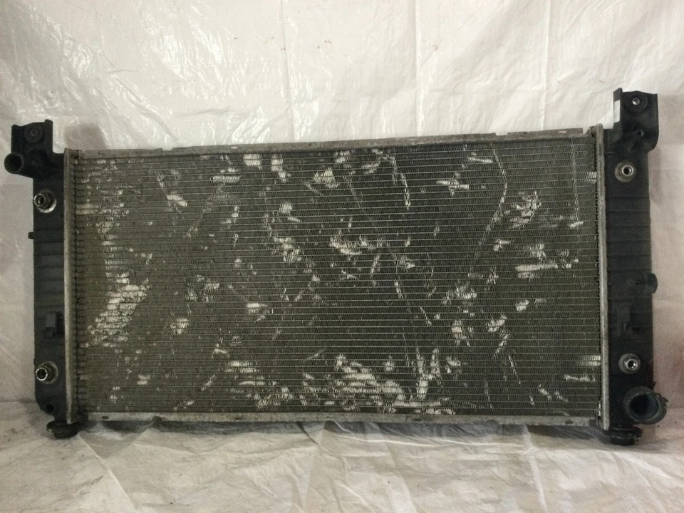 GMC Sierra 2500 2005 conjunto de radiador OEM Foto 1 de 4