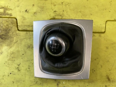 2008-2012 AUDI A3 8P 5 VELOCIDADES MAÇANETA MANUAL COM ACABAMENTO SURROUND - Imagem 1 de 2