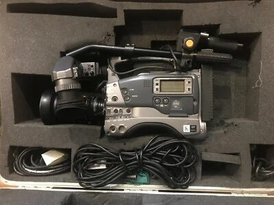 JVC GY-DV550 Professional Mini DIGITAL Camcorder w/Canon Zoom-Make An Offer! - Image 1 of 4