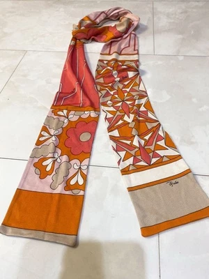 Emilio Pucci Pajarita Floral Pañuelo Largo Foto 1 de 4