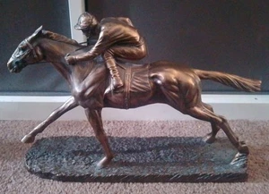 VERONESE bronziertes Resin 30 cm Rennpferd mit Jockey Reiter Skulptur Figur - Bild 1 von 6