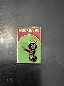 Olympische Sommerspiele 1980 Pin - Mischa Maskottchen Schießen - Vintage Pin - Bild 1 von 6