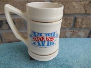 Taza vintage del Super Bowl XVIII Stein enero 1984 Tampa Stadium ¡MAL IMPRESA JAJAJA! - Imagen 1 de 9