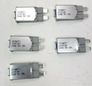 Lot of 5 Navistar Bussmann 3529687C1 22315-303 Circuit Breaker Fuse 15A 15Amps - Picture 1 of 4