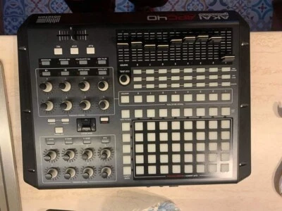 AKAI APC40 MKI - CONTROLLER MIDI USB PER ABLETON LIVE e live o DJ - Immagine 1 di 4