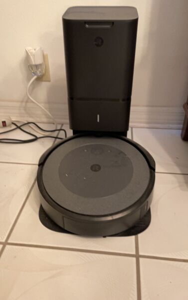 iRobot Roomba i3+ PLUS 3550 Wi-Fi Connected Robot Vacuum w Dirt Disposal