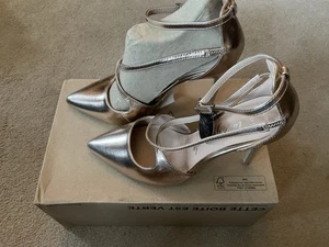 Women’s Size 6 NEWLOOK  Gold  4.5 Inch Heel  Ankle Strap Shoe - Picture 1 of 6