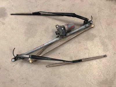 05-07 Sierra Silverado USED Windshield Wiper Motor & Linkage w Arms Set - Image 1 of 4