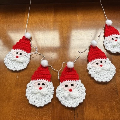 🎄One Handmade Crocheted SANTA CLAUS CHRISTMAS bunting/garland 🎄5 heads - Image 1 of 4