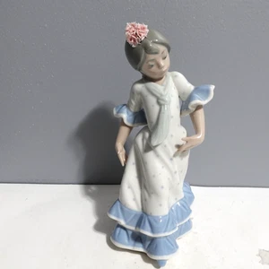 Lladro Figurine Young Girl In Gown With Flowers In Hair - Picture 1 of 9