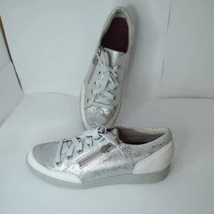 NEW Munro Gabbie Sneakers Size 6 M US White Metallic Leather Side-Zip - Picture 1 of 9