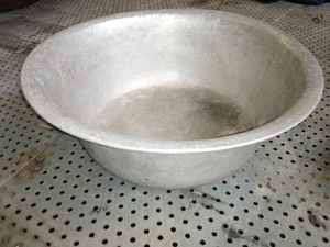 Vintage Aluminum 40cm Large Wash Basin 5.5" Deep garden decor antique cottage - Picture 1 of 6