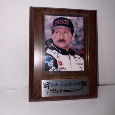 Placa de madera Dale Earnhardt: The Intimidator Foto 1 de 3