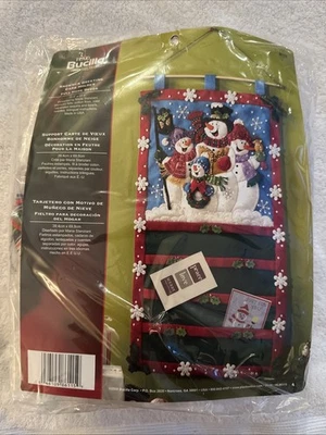 Bucilla SNOWMEN CHRISTMAS GREETING CARD HOLDER Felt Wall Hanging Kit Brand NEW - Image 1 of 4