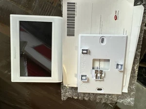 This Honeywell THX9421R5021WW Redlink Prestige IAQ Color Touchscreen Thermostat - Picture 1 of 1