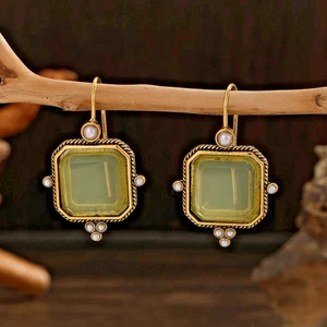 Art Deco style LIGHT GREEN square with WHITE PEARLS Antiqued Gold earrings - Picture 1 of 6