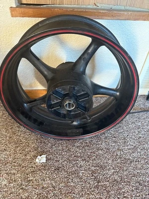 Yamaha YZF R6 2013 YZF R6 YZFR6 rueda trasera Foto 1 de 2