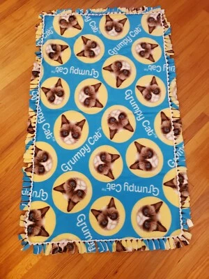 Fleece blanket, fleece tie throw.. Reversible. 36/60 - Image 1 of 3
