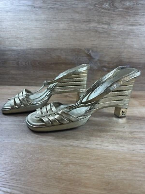 Sandalias de cuña Louis Vuitton autenticadas doradas metálicas con tiras talla 41 EE. UU. 8 8,5 Foto 1 de 4