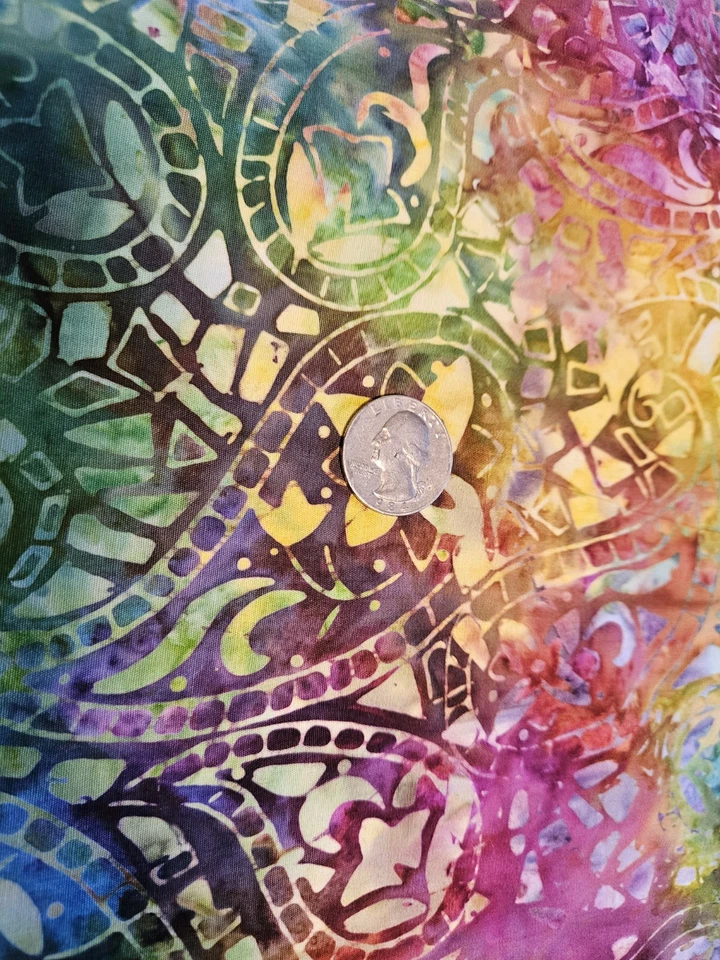 Tela batik de algodón multicolor con colores verde, morado, amarillo.  $8 Yd Foto 1 de 4