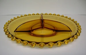 Plato de servir dividido de vidrio ámbar de 3 secciones borde pesado con cuentas de clavo de cocción de 9" vintage - Imagen 1 de 5