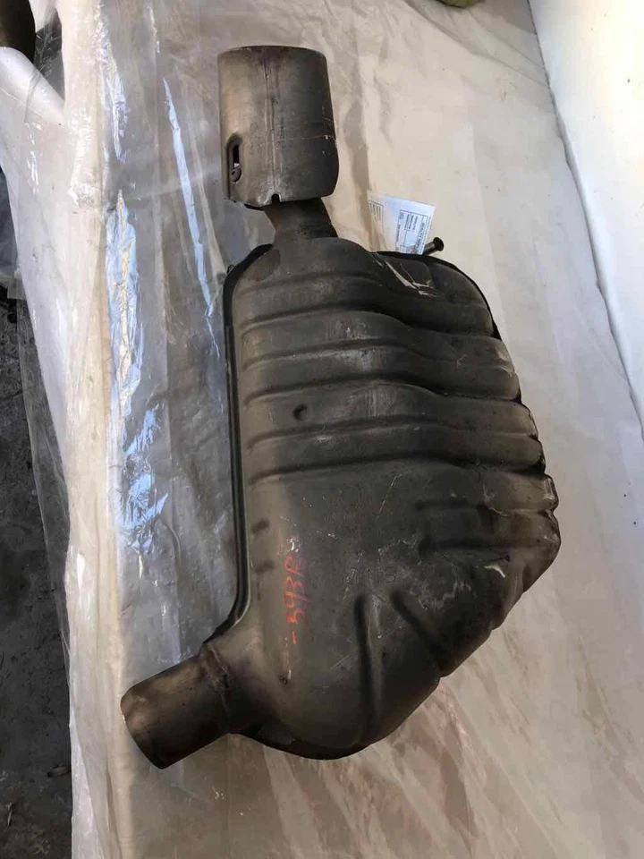 Mercedes Benz Clase C C300 2008-2012 silenciador escape pasajero derecho A204491210 Foto 1 de 4