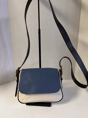 Fossil 蓝色白色皮革 Harper 马鞍 斜挎包 单肩包 波西米亚钱包 二手状况完好 — 第 1/4 张图片
