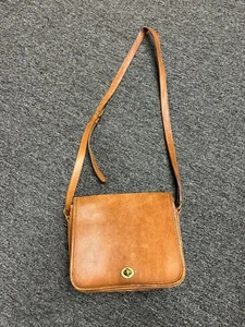 Vintage Laura USA Tan Leather Crossbody Handbag Purse Brass Turnlock Brown Bag - Picture 1 of 13