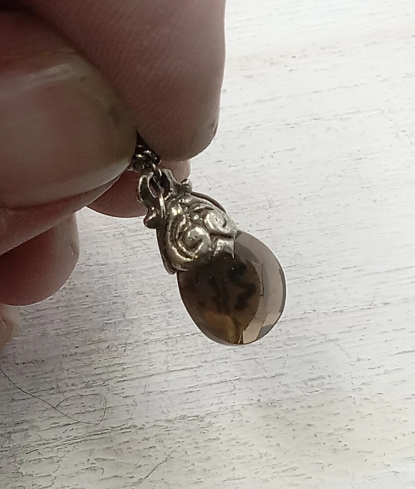 Colgante de cuarzo ahumado Love Heals de bronce blanco y pera facetada Foto 1 de 4