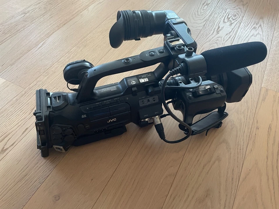 Profi Camcorder JVC GY-HM 700 mit Zubehör - Bild 1 von 4
