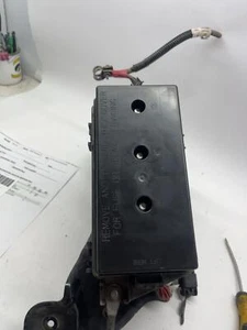 2006 - 2007 Saturn Vue Engine Fuse Box - Picture 1 of 4