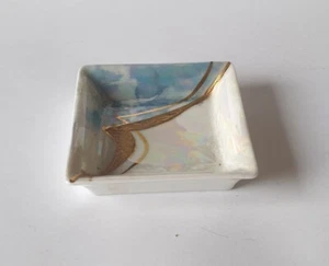Delizioso piattino quadrato in ceramica Italiana, dipinto a mano (Luisa M.2004). - Foto 1 di 8