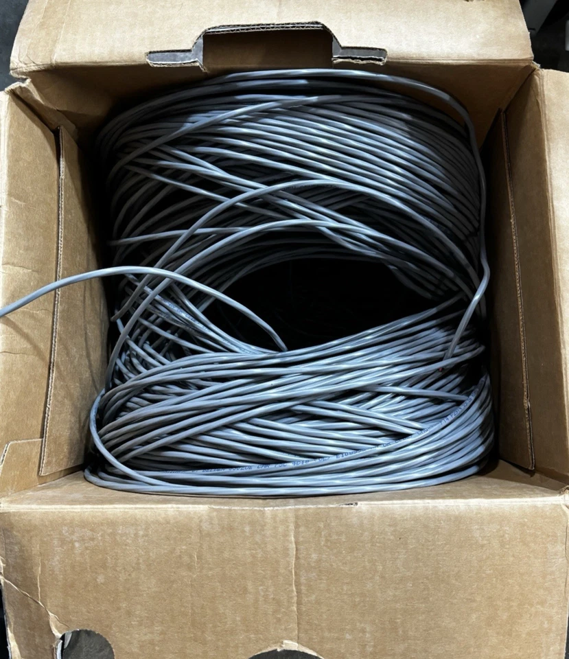 Cable elevador multiconductor de seguridad y sonido Belden 5302UE CMR 4C, 18 AWG 900 pies Foto 1 de 4