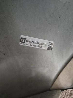 二手奶油色 2011 凯迪拉克 STS 前乘客侧挡泥板 — 第 1/4 张图片