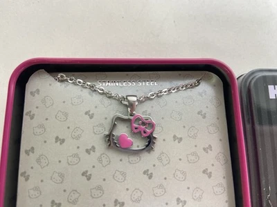 Collar de cadena de acero inoxidable colgante silueta de Hello Kitty con caja de regalo Foto 1 de 4