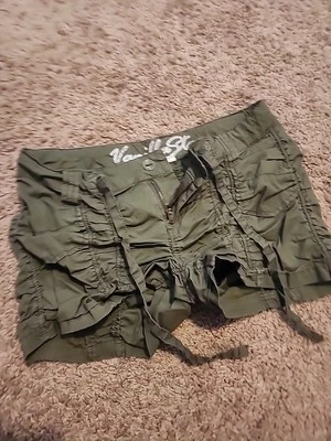 Vanilla Star Juniors Shorts Ruffled Green Size 3 - Image 1 of 3