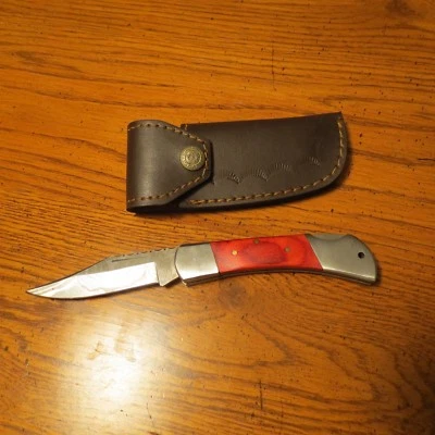 Cuchillo Hoja Plegable Damasco con Mango Color Rojo y Funda Cuero Hecho a Mano Foto 1 de 4