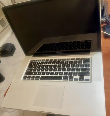 MacBook Pro 15" mediados de 2010 2,4 GHz i5 4 GB Ram 320 GB HD- para piezas Foto 1 de 4
