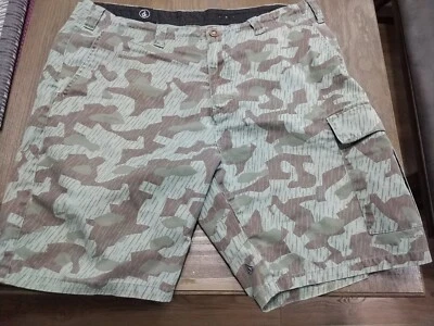 mens used volcom camo cargo shorts size 38 - Image 1 of 4