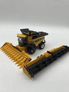 ERTL 1/64New Holland CR9.90 Combine with 2 Heads Prestige Collection 13973 - Picture 1 of 7