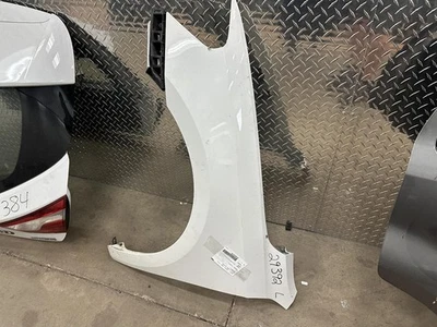 Guardabarros delantero izquierdo usado se adapta a: Volkswagen Passat 2012 delantero izquierdo grado A Foto 1 de 4