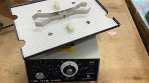 Barnstead/Lab-Line 4625 Tischplatte variabler Geschwindigkeit Titerplatte Schüttler, getestet - Bild 1 von 2