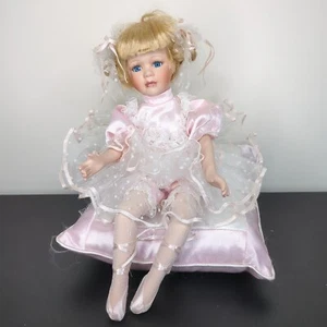 Muñeca bailarina de porcelana Gepeddo con almohada de caja de música - Imagen 1 de 9