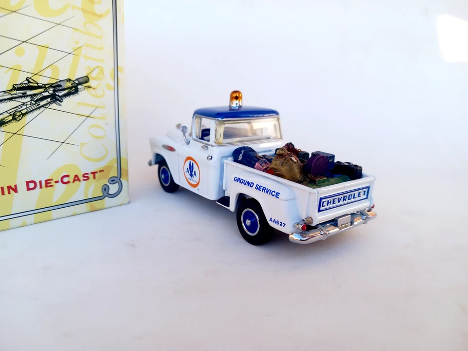 1/43 O scale matchbox truck pickup YIS04 1957 Chevrolet 3100 American Airlines - Image 1 of 4